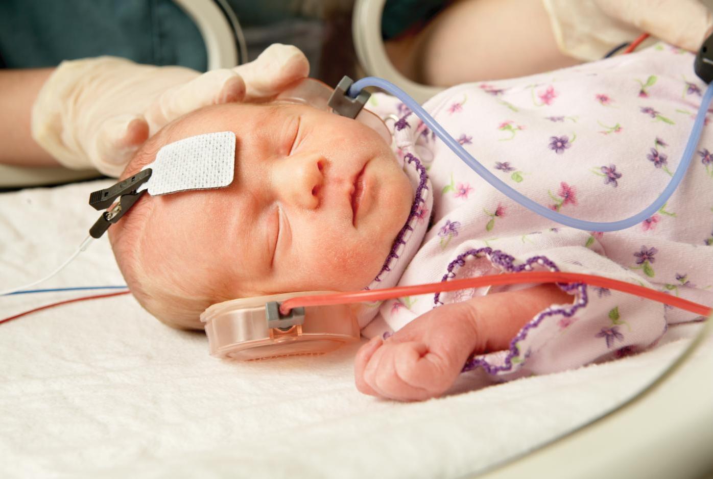 Новорожденный ребенок с патологией